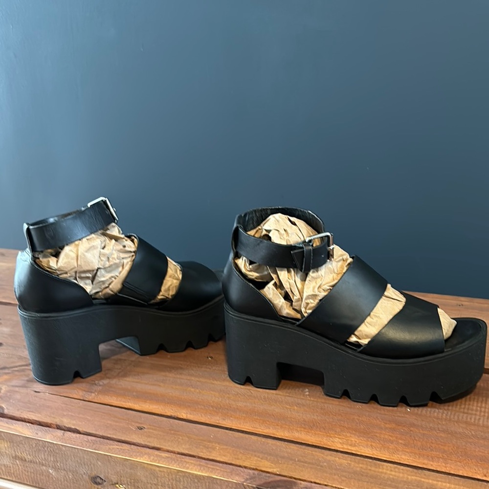 Black Platform Sandals - Picture 5 of 5